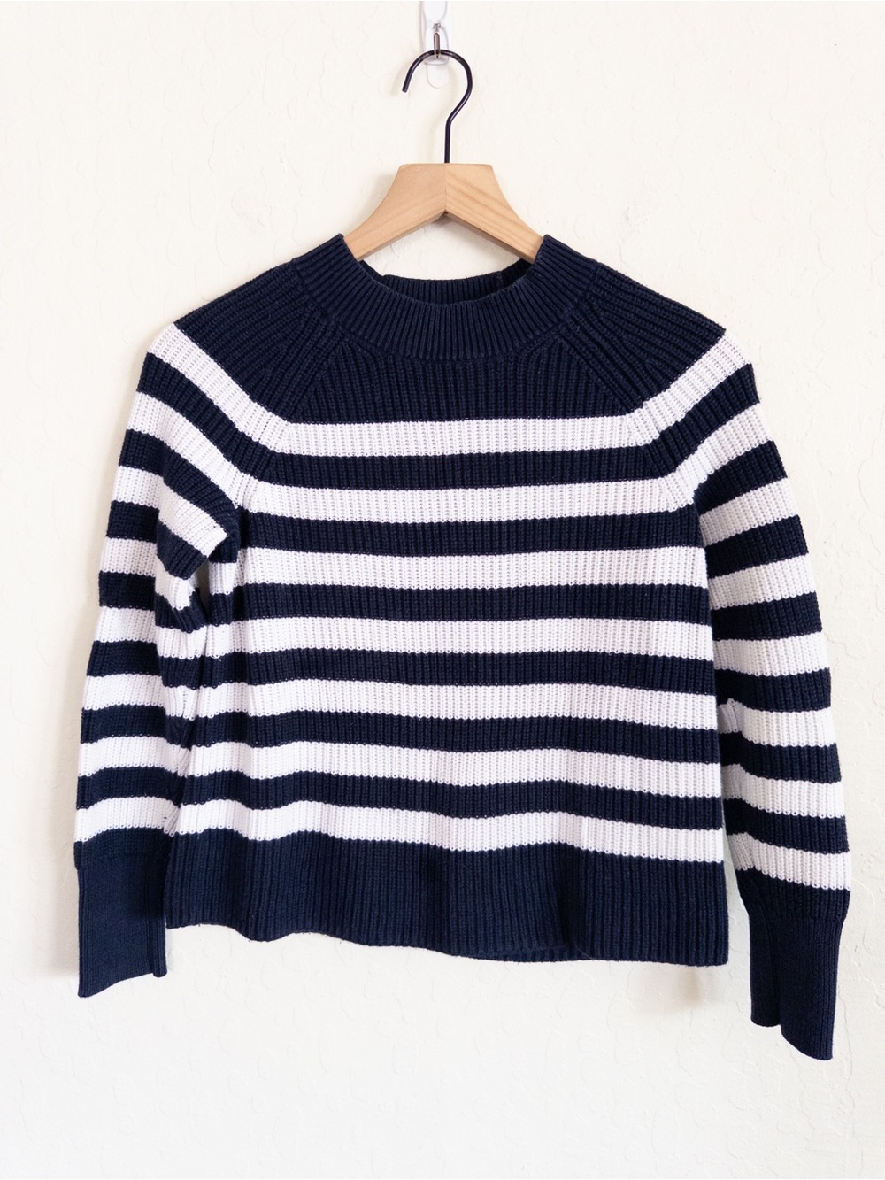 Banana Republic Cotton Crewneck Long Sleeve Sweater XS Navy Blue Mariner Stripe